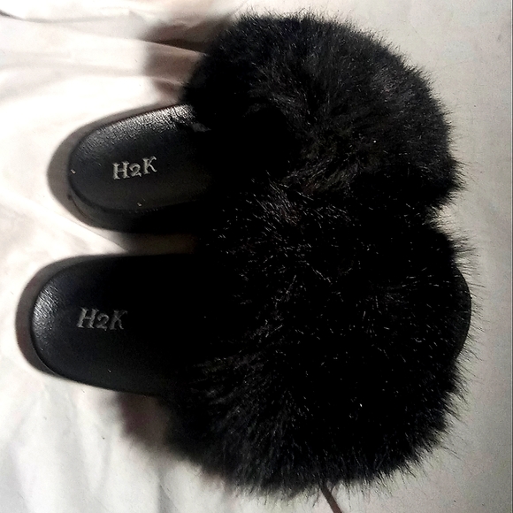 2 Black H2K slippers size 9 - Picture 1 of 5